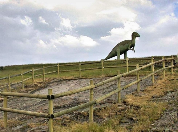 Réplica de iguanodón de Santa Cruz de Yanguas